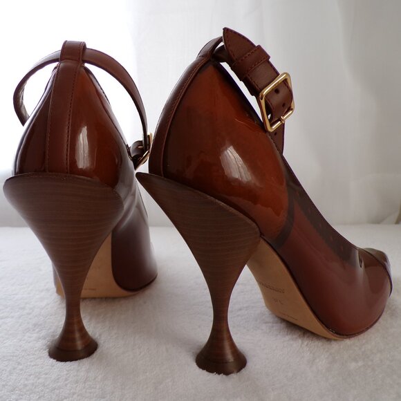 Burberry Patent Leather Scallop Detail Pointed Toe Pumps, Retro Party Event NIB - Picture 8 of 16